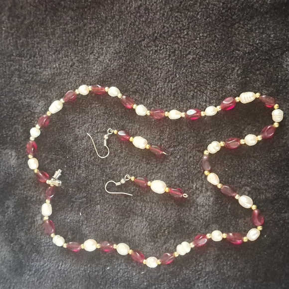 Genuine freshwater pearls from Ucluelet, BC w faux garnets.  Earrings & necklace - Picture 1 of 3